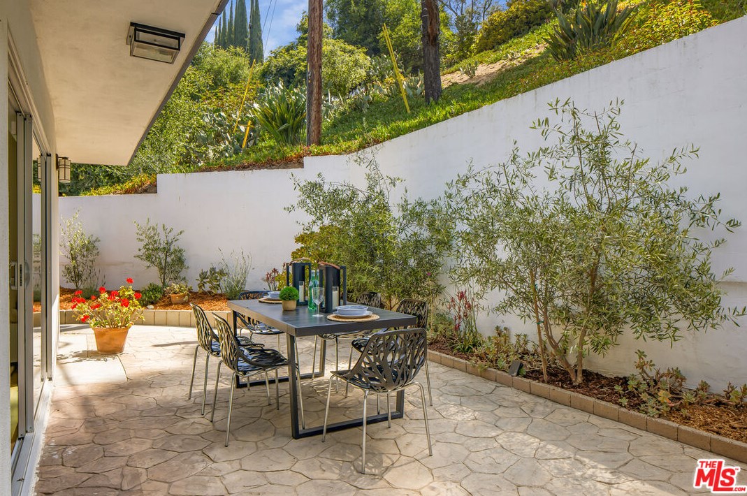 15418 Hamner Dr, Los Angeles CA  90077-1803 exterior
