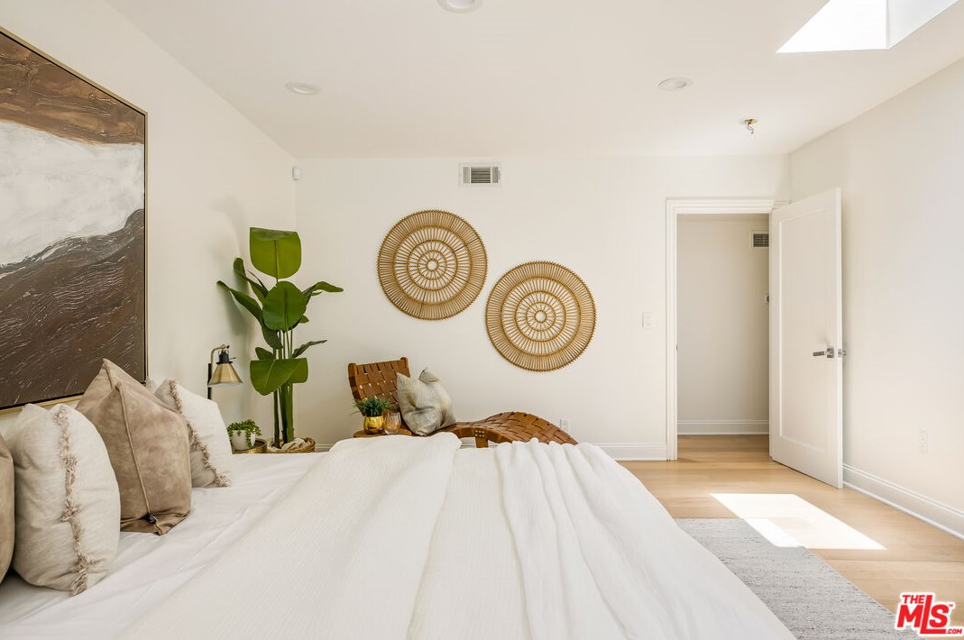 15418 Hamner Dr, Los Angeles CA  90077-1803 exterior