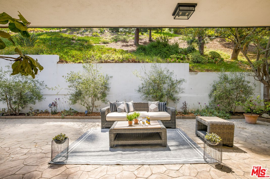 15418 Hamner Dr, Los Angeles CA  90077-1803 exterior