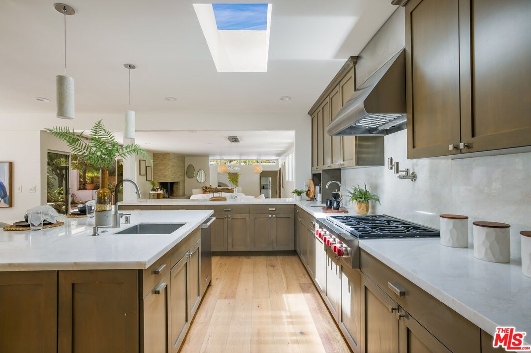 15418 Hamner Dr, Los Angeles CA  90077-1803 exterior