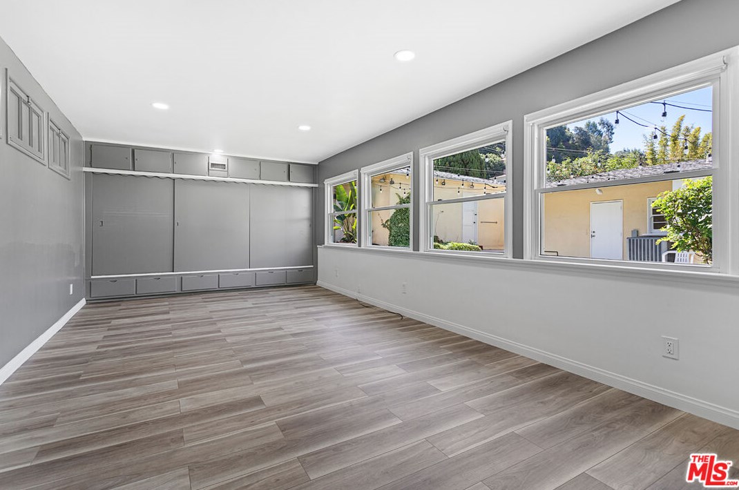 2550 Canyon Dr, Los Angeles CA  90068-2416 exterior