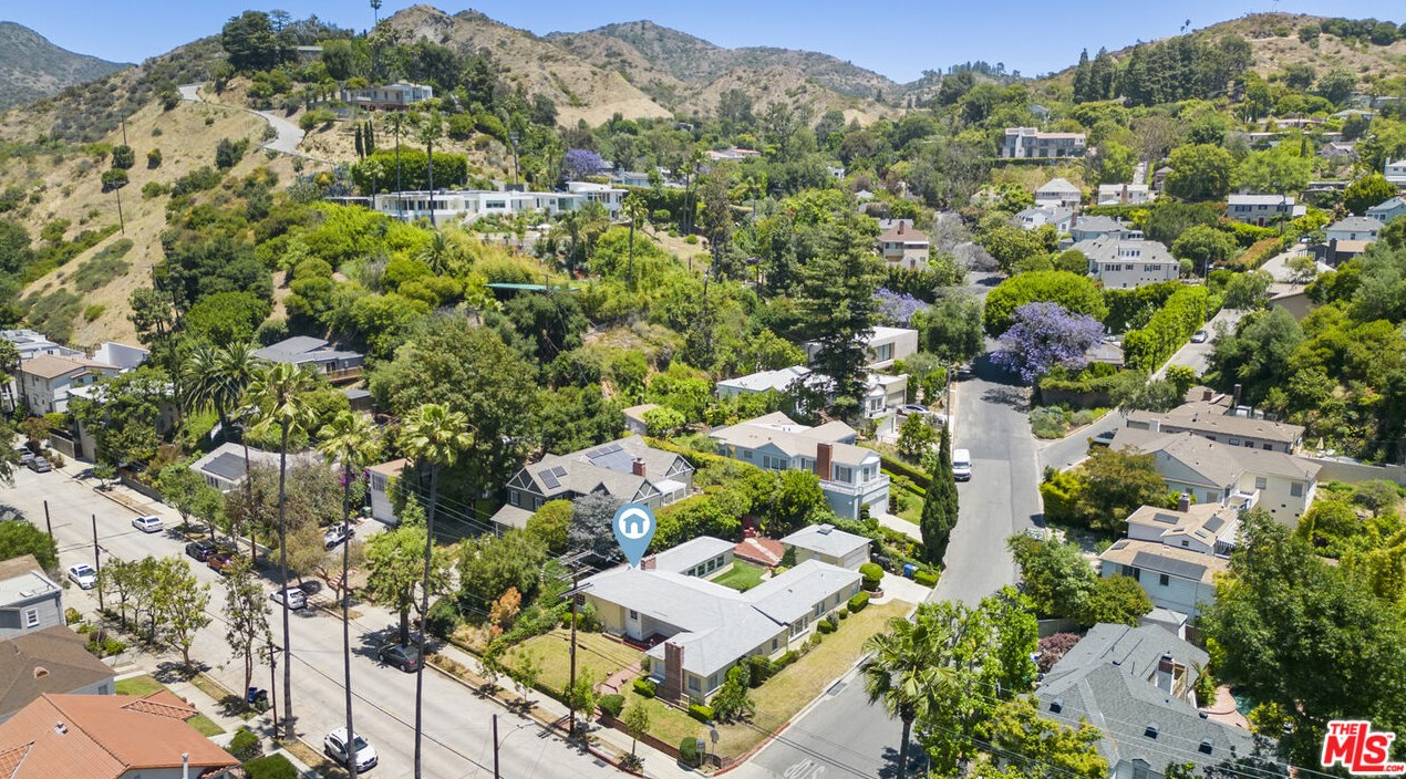 2550 Canyon Dr, Los Angeles CA  90068-2416 exterior