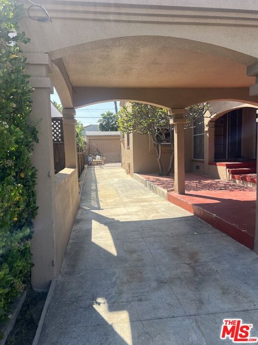 1237 Curson Ave, Los Angeles, CA 90019-6612