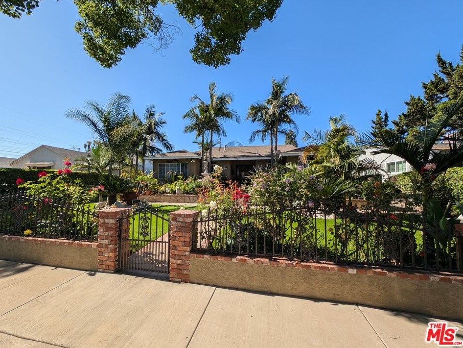 14718 Blackhawk St, San Fernando, CA 91345
