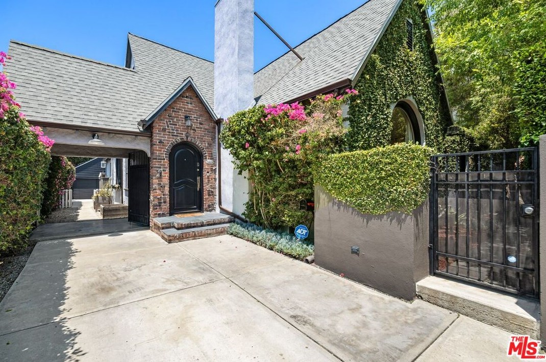 1319 Ogden Dr, Los Angeles, CA 90019-2438
