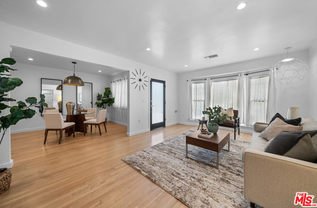 1821 Dunsmuir Ave, Los Angeles CA  90019-5228 exterior