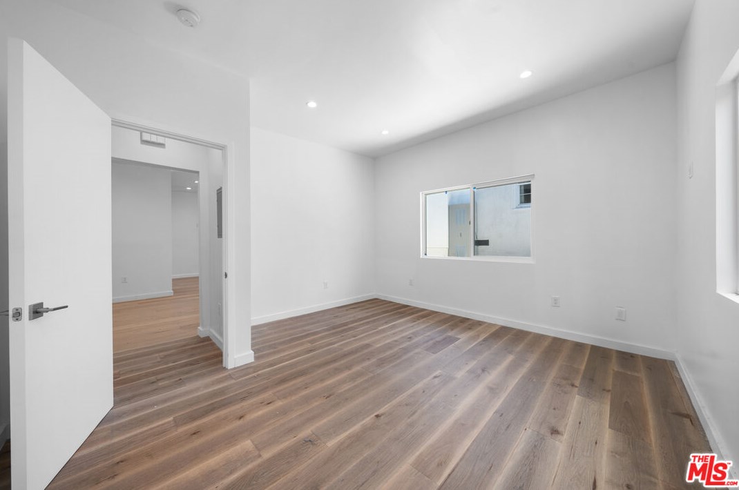 1821 Dunsmuir Ave, Los Angeles CA  90019-5228 exterior