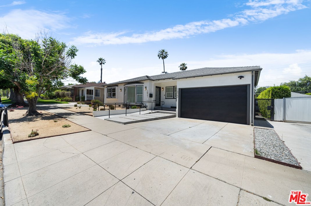 1821 Dunsmuir Ave, Los Angeles CA  90019-5228 exterior