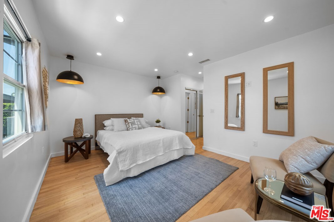 1821 Dunsmuir Ave, Los Angeles CA  90019-5228 exterior