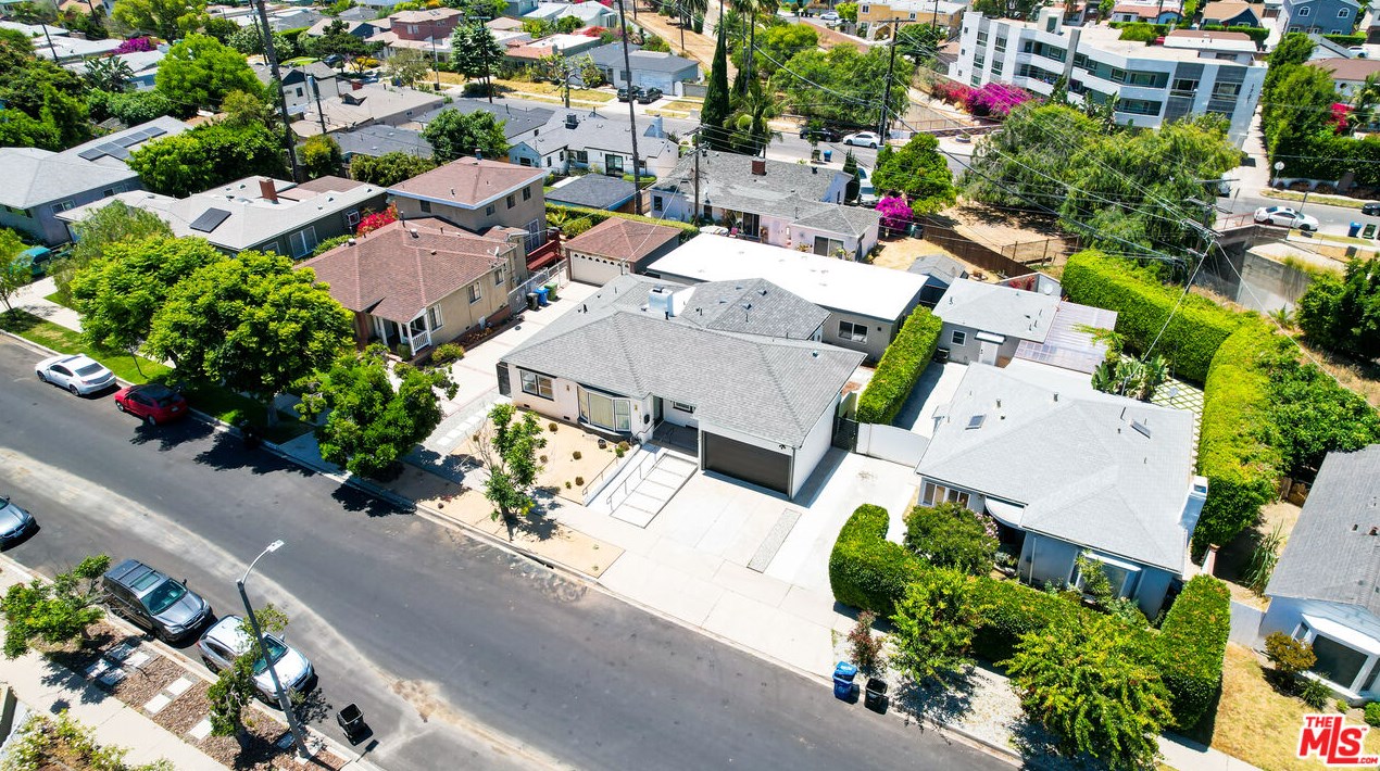 1821 Dunsmuir Ave, Los Angeles CA  90019-5228 exterior