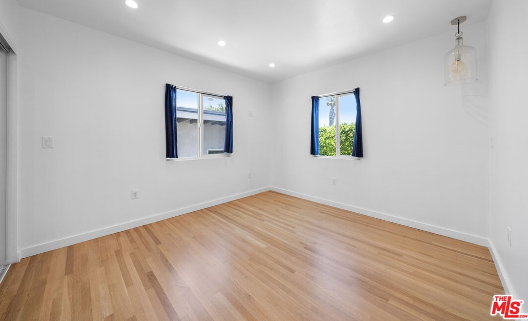 1821 Dunsmuir Ave, Los Angeles CA  90019-5228 exterior