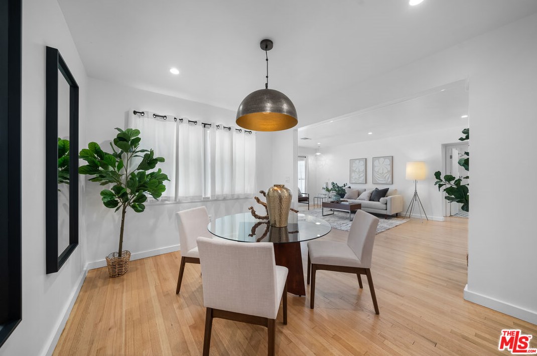 1821 Dunsmuir Ave, Los Angeles CA  90019-5228 exterior