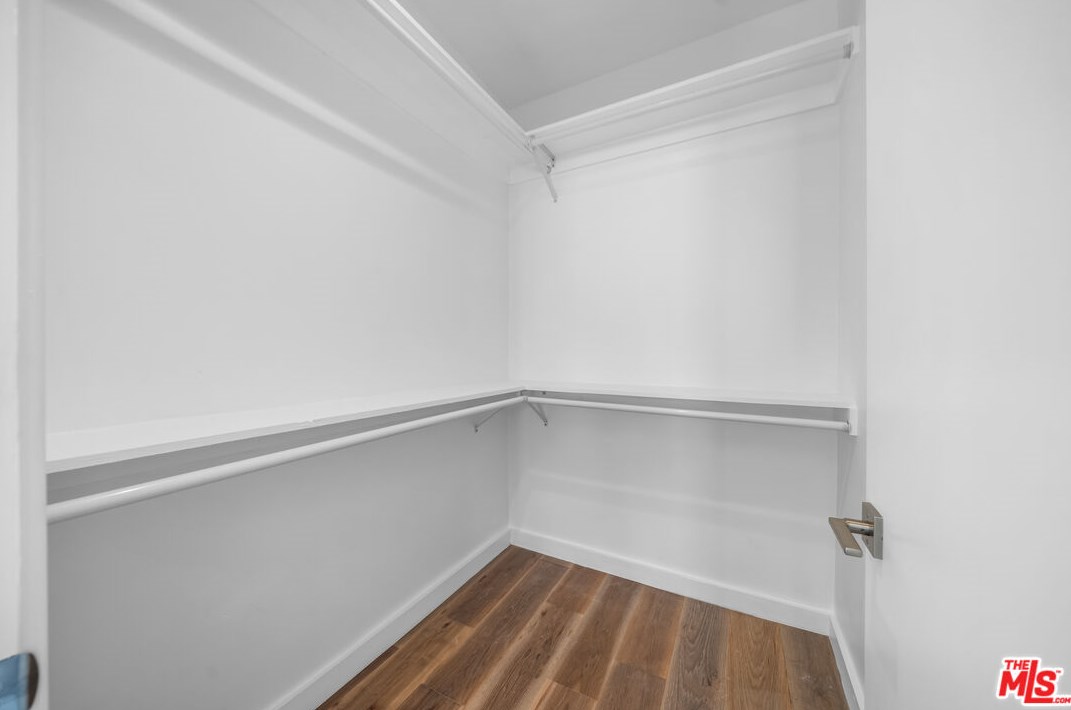 1821 Dunsmuir Ave, Los Angeles CA  90019-5228 exterior