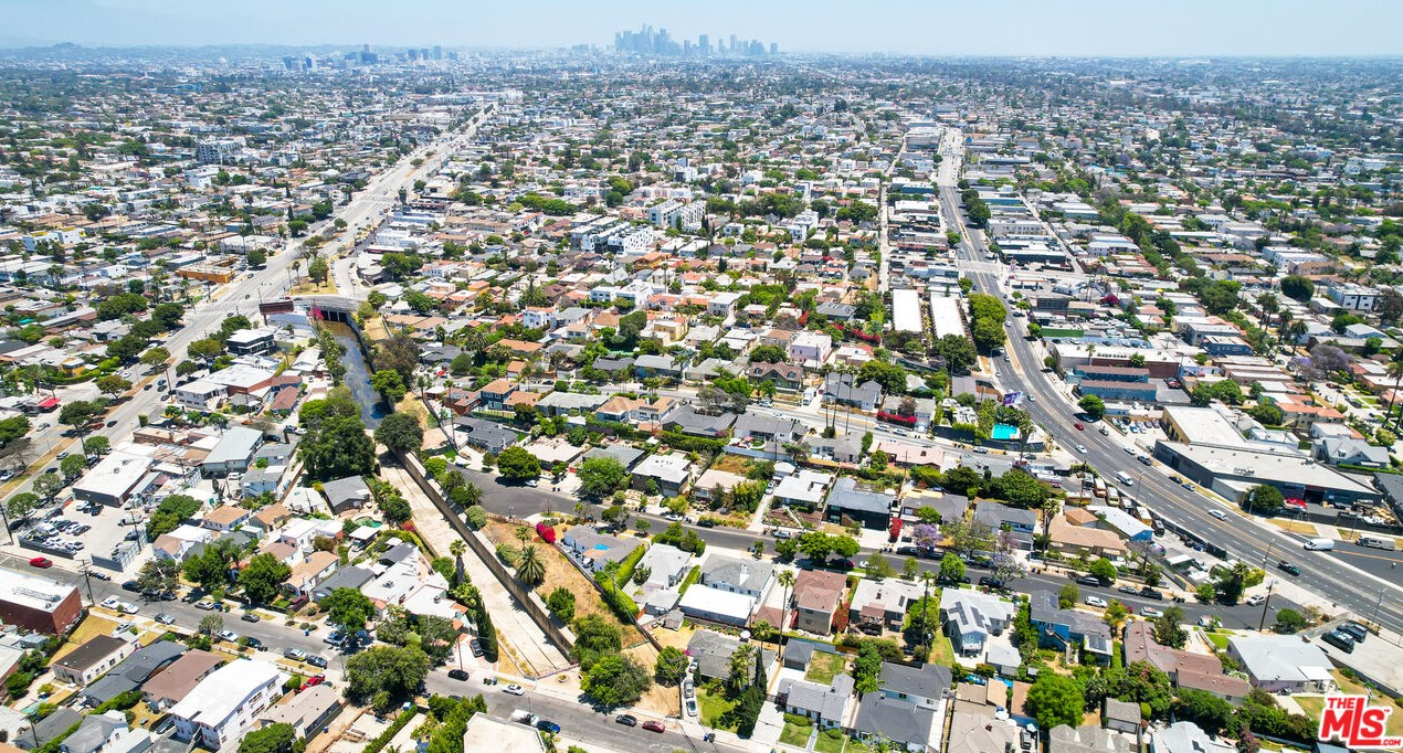 1821 Dunsmuir Ave, Los Angeles CA  90019-5228 exterior