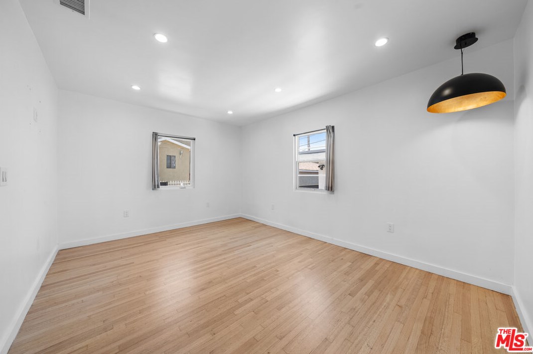 1821 Dunsmuir Ave, Los Angeles CA  90019-5228 exterior