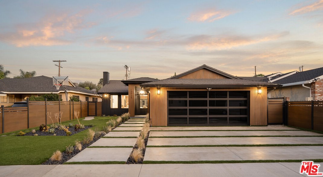 13938 Albers St, Van Nuys, CA 91401