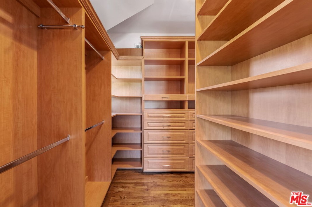 740 Thayer Ave, Los Angeles CA  90024-3332 exterior