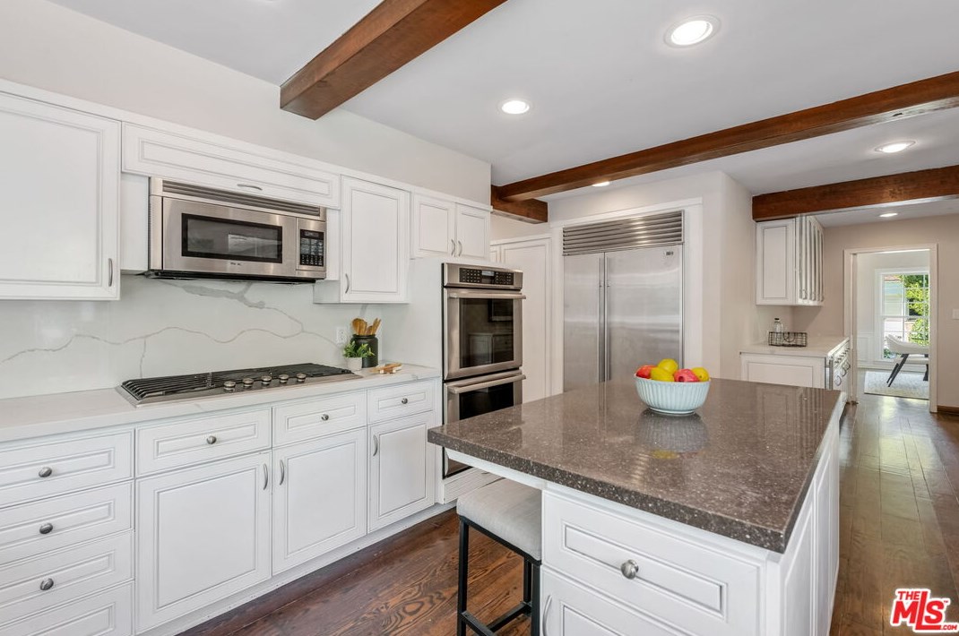 740 Thayer Ave, Los Angeles CA  90024-3332 exterior