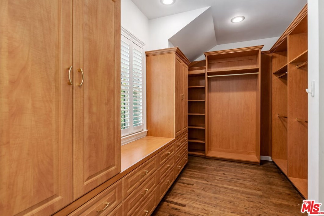 740 Thayer Ave, Los Angeles CA  90024-3332 exterior