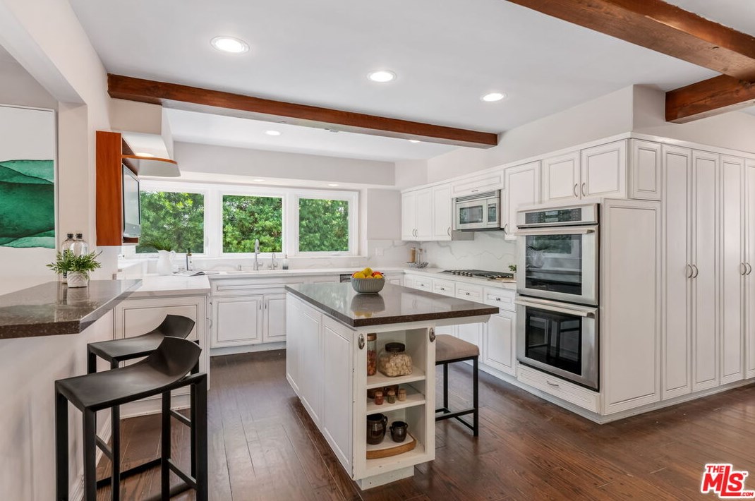 740 Thayer Ave, Los Angeles CA  90024-3332 exterior