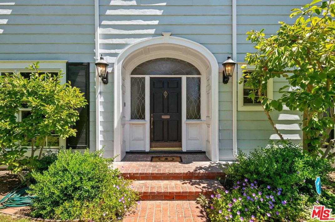 740 Thayer Ave, Los Angeles CA  90024-3332 exterior