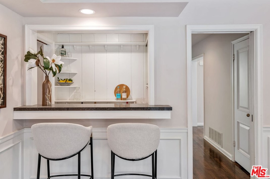 740 Thayer Ave, Los Angeles CA  90024-3332 exterior