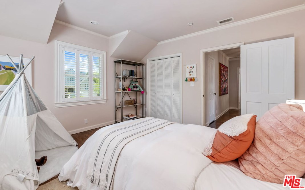 740 Thayer Ave, Los Angeles CA  90024-3332 exterior