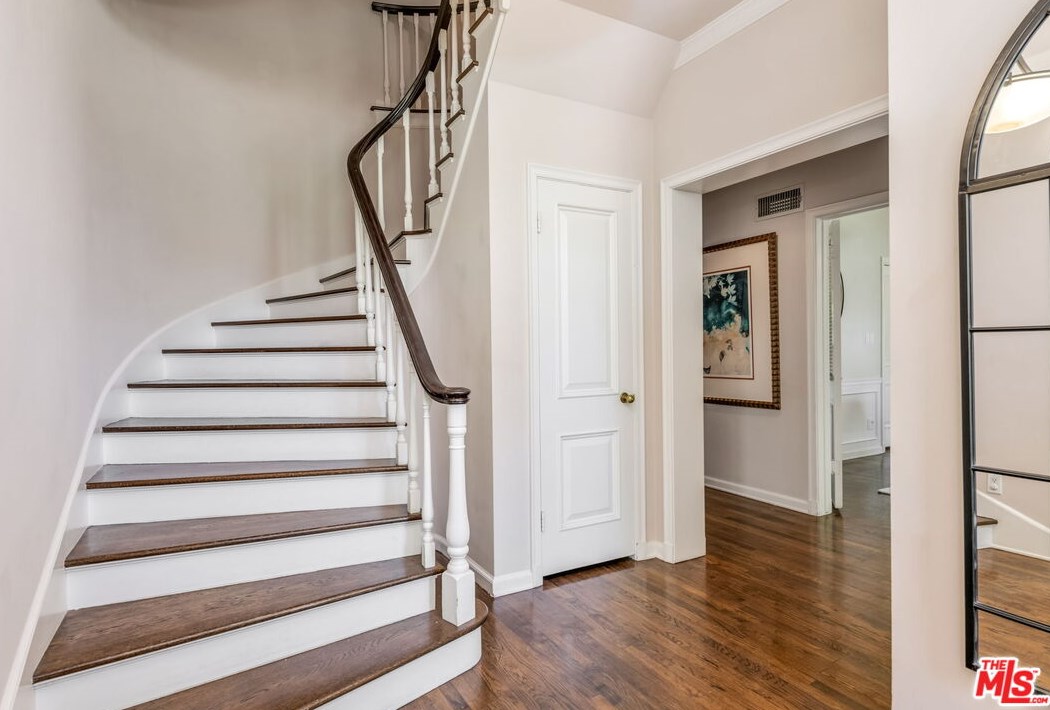 740 Thayer Ave, Los Angeles CA  90024-3332 exterior