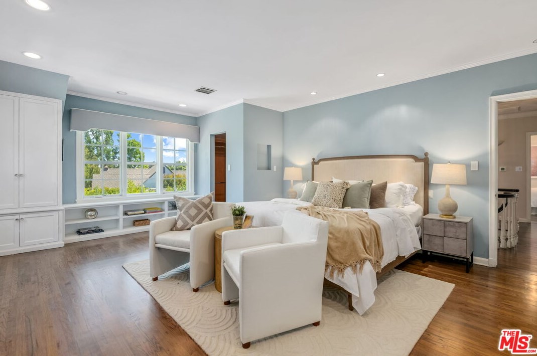 740 Thayer Ave, Los Angeles CA  90024-3332 exterior