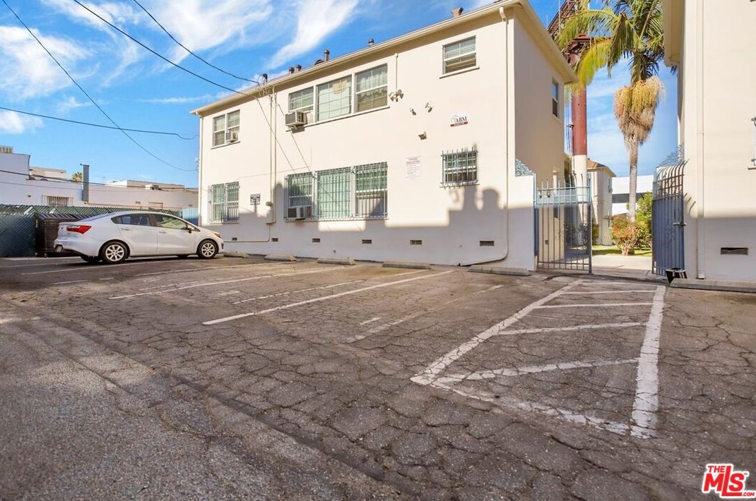 1243 S La Cienega Blvd, Culver City, CA 90035