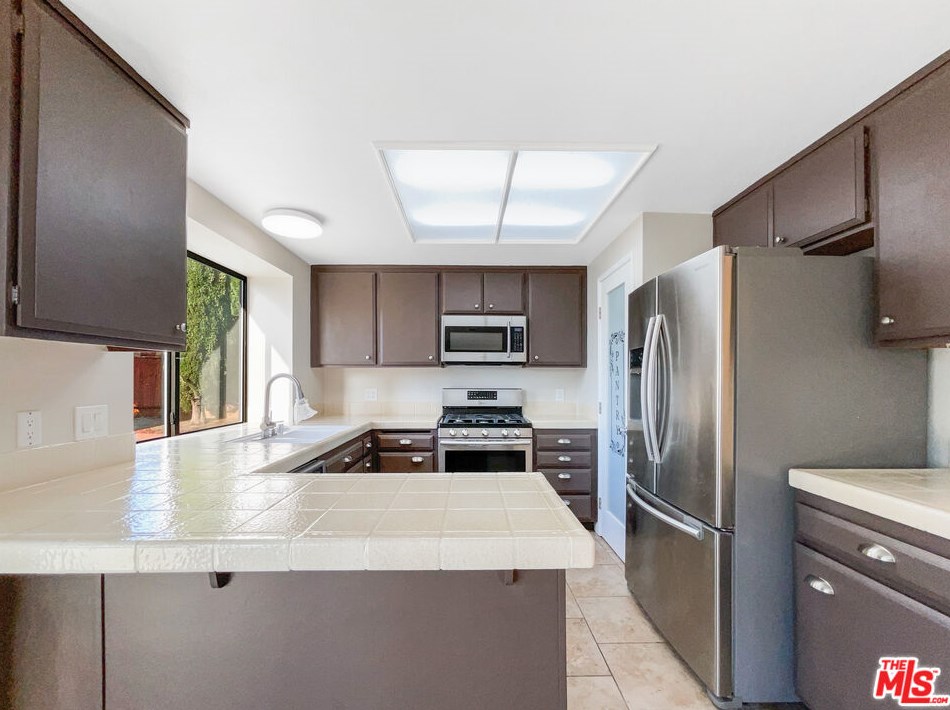 4639 Avenue, Palmdale, CA 93552-4417