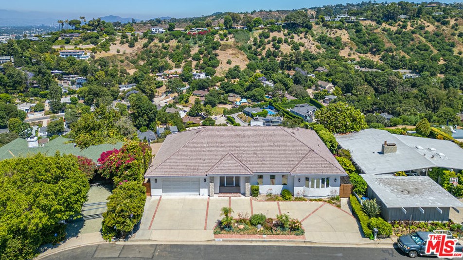 15581 Briarwood Dr, Van Nuys, CA 91403