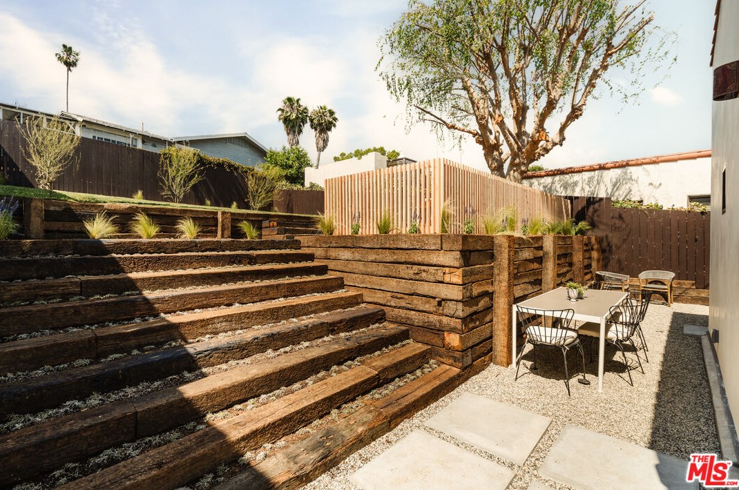 6017 Meridian St, Los Angeles CA  90042-2751 exterior
