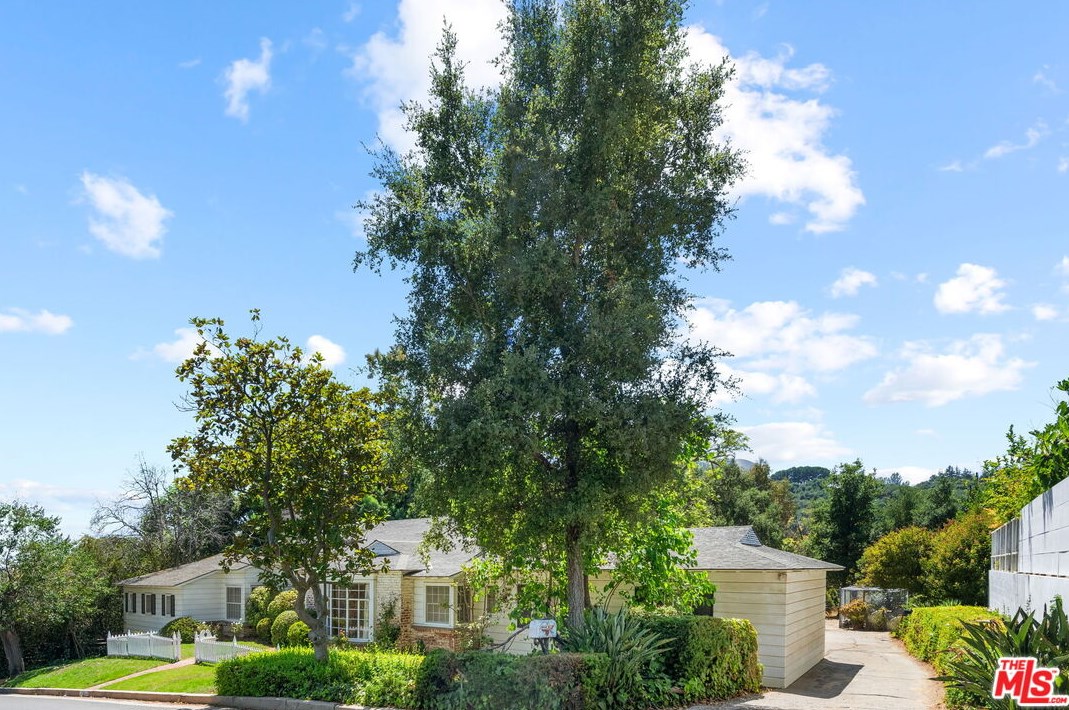 1101 Casiano Rd, Los Angeles CA  90077-1522 exterior