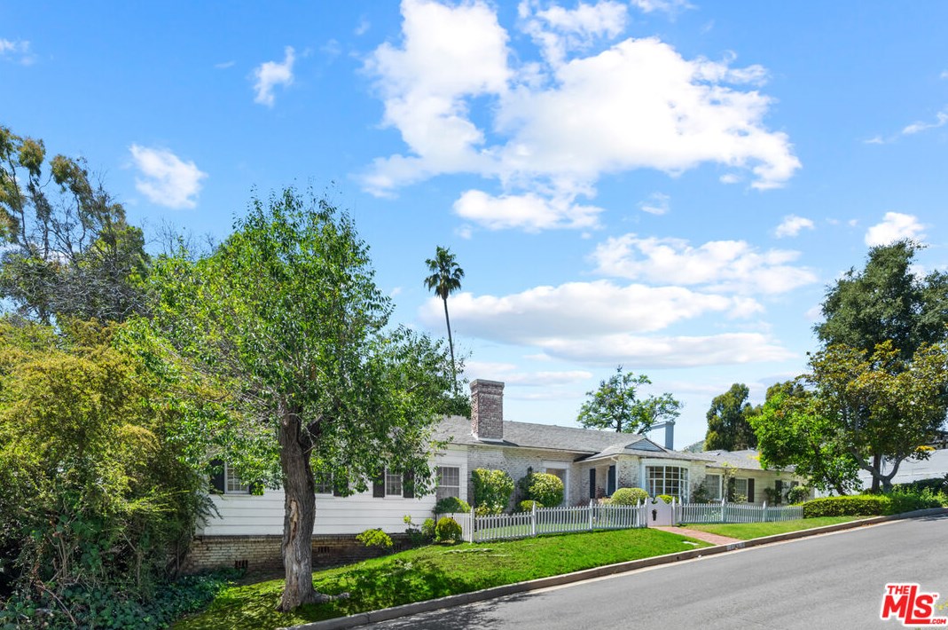 1101 Casiano Rd, Los Angeles, CA 90049-1611