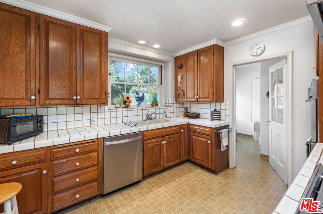 1101 Casiano Rd, Los Angeles CA  90077-1522 exterior