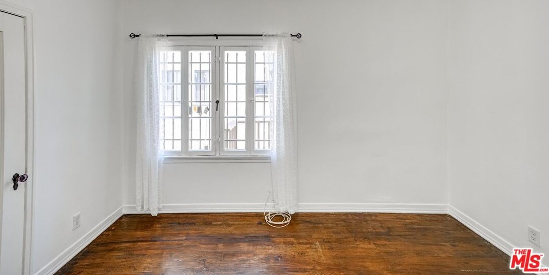 1525 Orange Grv Ave, Los Angeles CA  90019-4950 exterior