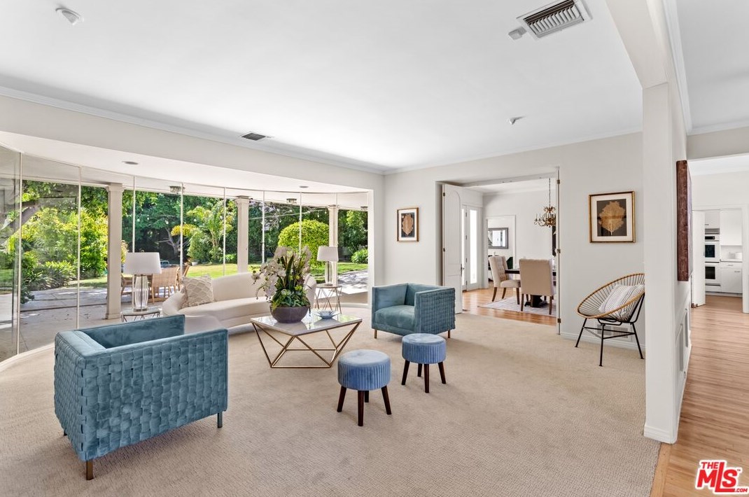723 N Oakhurst Dr, Beverly Hills, CA 90210