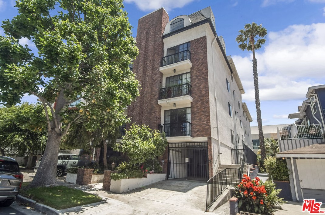 10620 Eastborne Ave, Los Angeles CA  90024-5985 exterior
