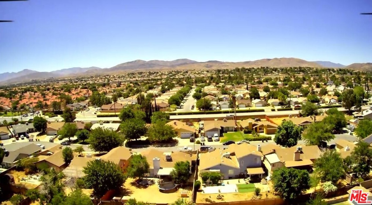 2822 Avenue, Palmdale CA  93551-2426 exterior