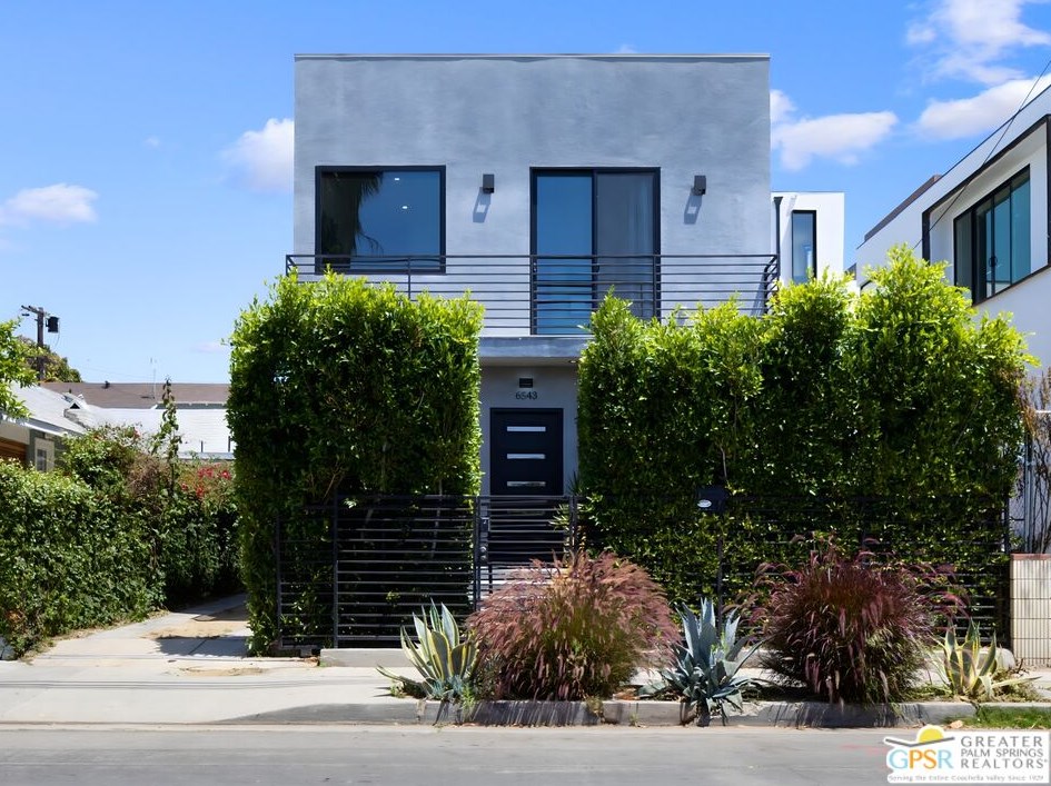 6543 De Longpre Ave, Los Angeles, CA 90028-7832