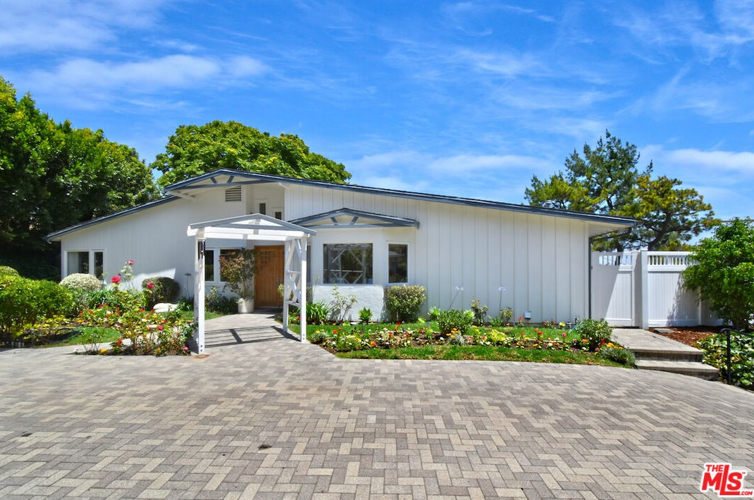 3865 Scadlock Ln, Van Nuys, CA 91403