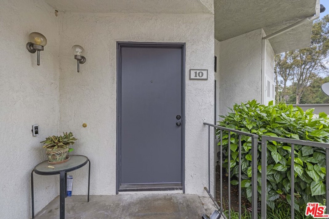 10 Blackbird Ln, Pomona, CA 91766