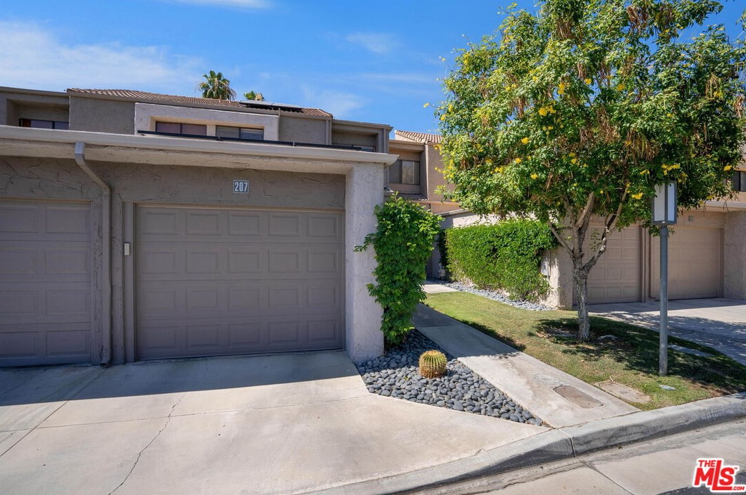 207 Calle Bravo, Palm Springs, CA 92264-9065