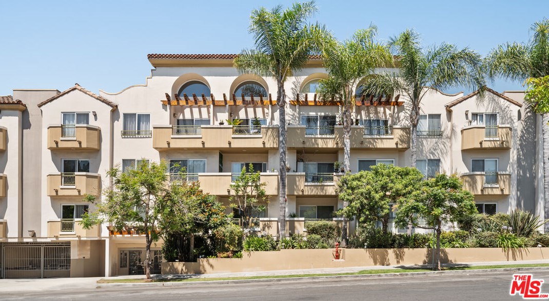1319 Detroit St, Los Angeles CA  90046-4432 exterior