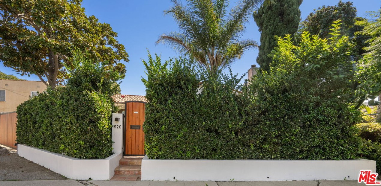 1920 Spaulding Ave, Los Angeles CA  90016-1025 exterior