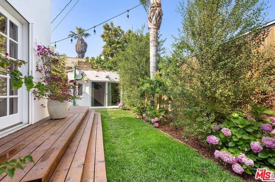 1920 Spaulding Ave, Los Angeles CA  90016-1025 exterior