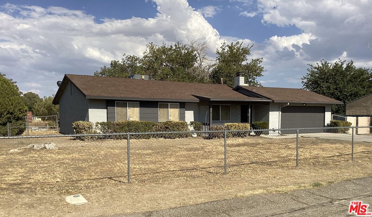 40636 E 172nd St, Lancaster, CA 93535