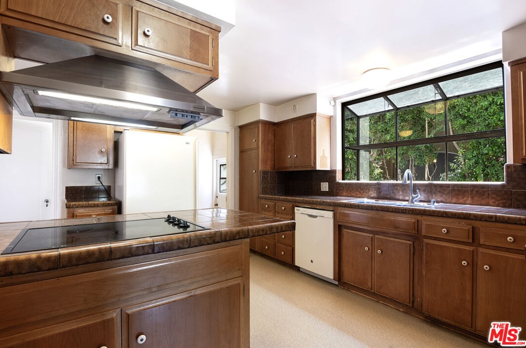 426 Highland Ave, Los Angeles CA  90036-3531 exterior