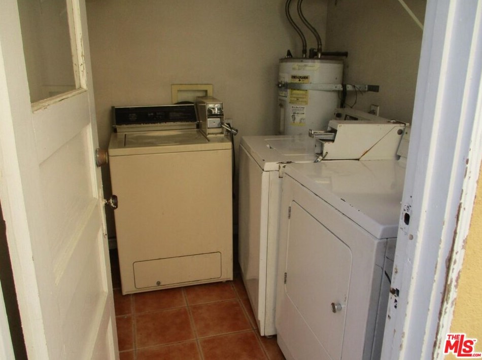 4610 Cimarron, Los Angeles CA 90047-1321 exterior